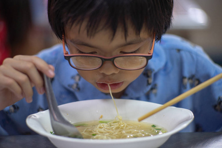 风水堂：梦见自己吃面条好不好